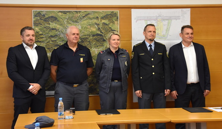 Podpisnika, PGD Šentjur Danilo Matuš in Damjana Čakš ter PP Šentjur Rok Prinčič